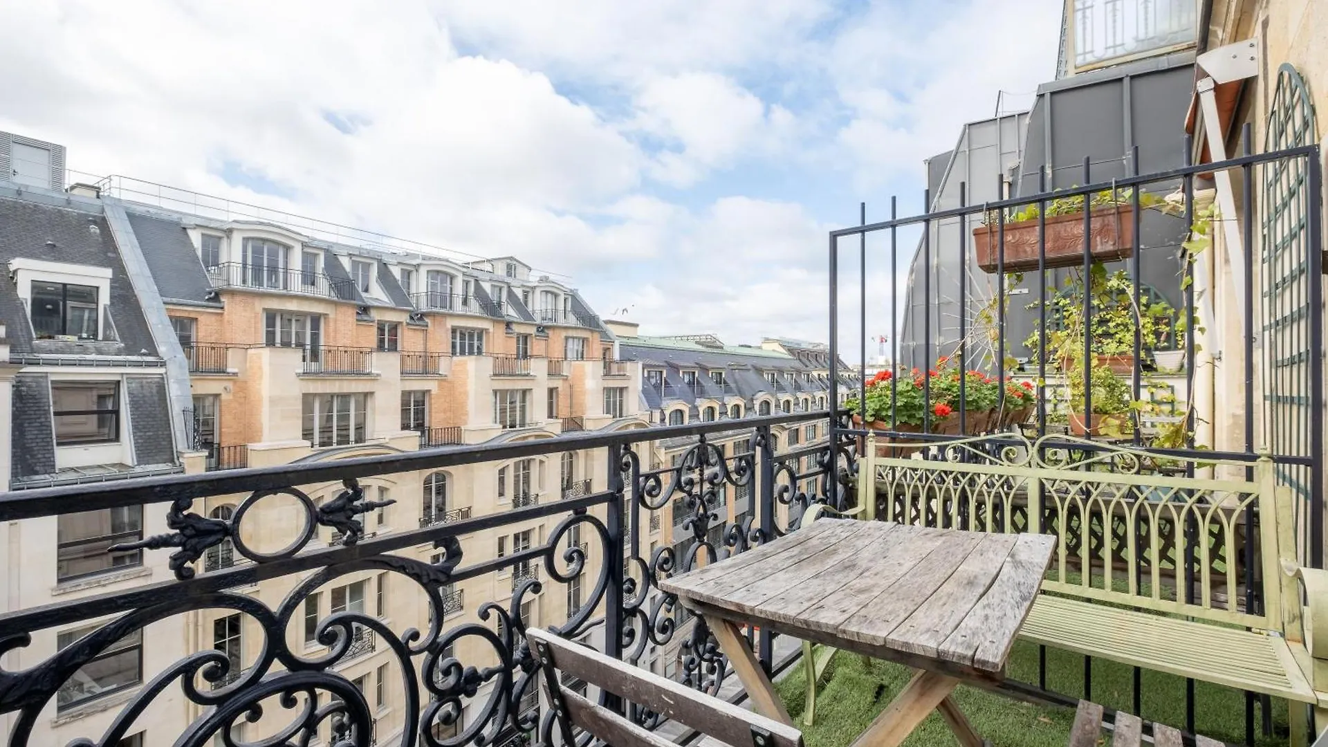 Veeve - Haussmannian Heights 아파트 *