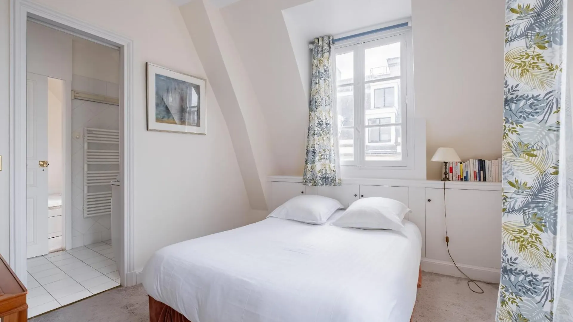 Veeve - Haussmannian Heights Apartment